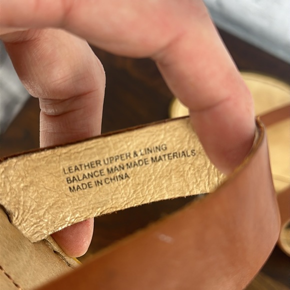 BORN "Enders" Full Grain Leather CrissCross Straps Flat Sandal 7M Whiskey VGC - Picture 9 of 10